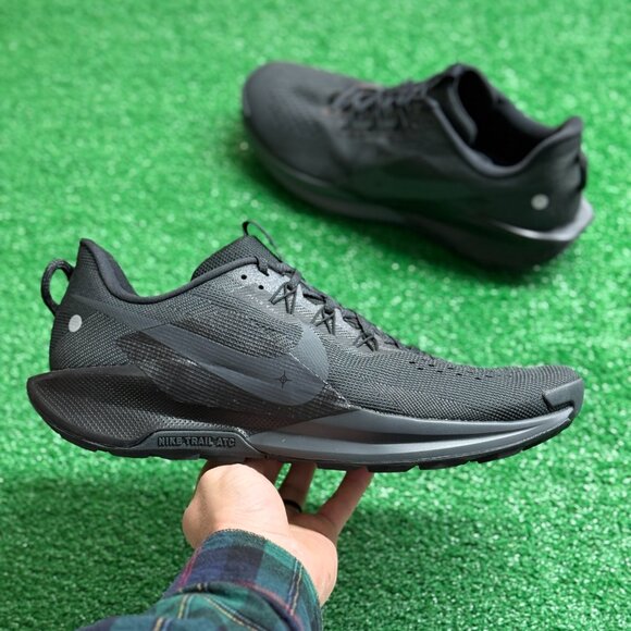 Nike Pegasus Trail 5 Mens Running Shoes Black DV3864-002 VNDS Sz 15